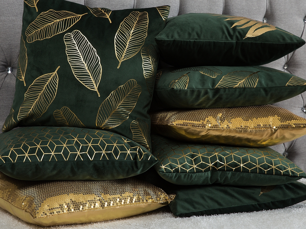 Deep store green cushions